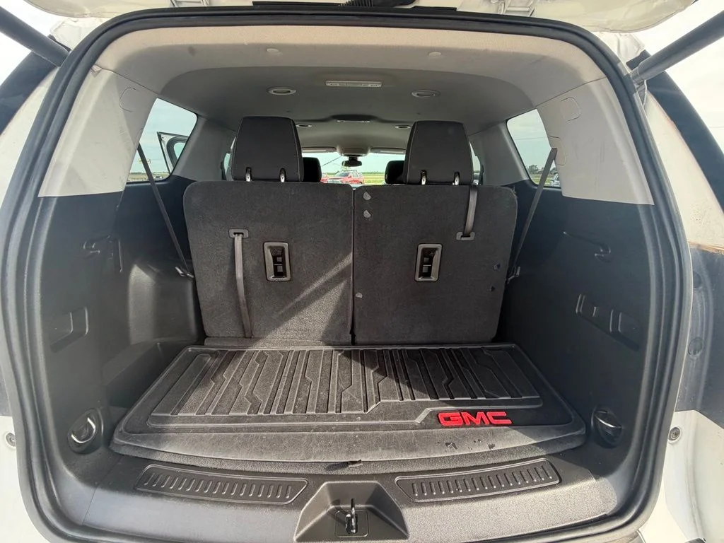 Used 2023 White GMC SLE image 27
