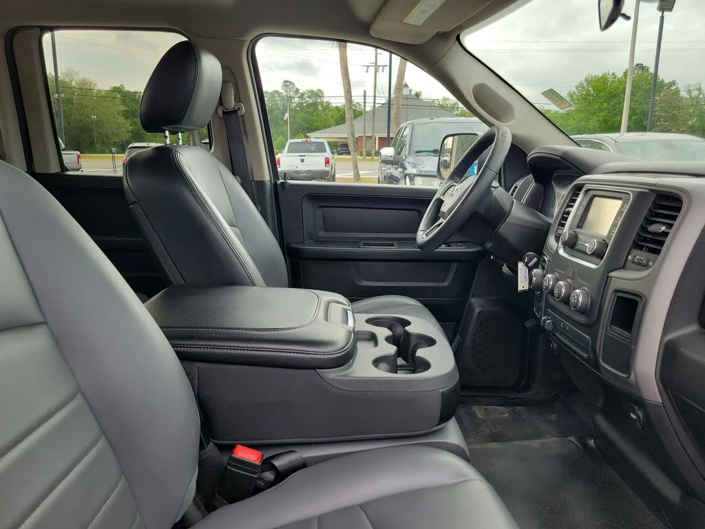 Used 2022 Diamond Black Ram Tradesman image 34