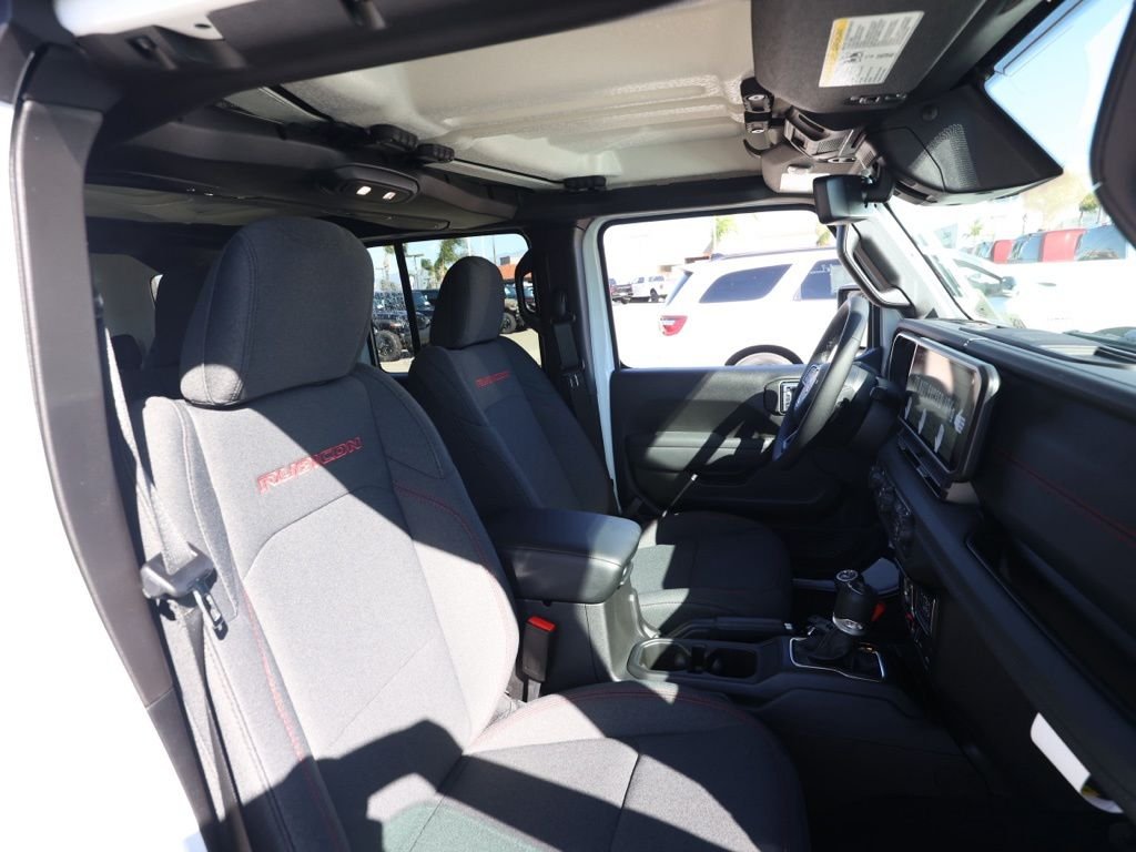 New 2026 Bright White Clear-Coat Exterior Paint Jeep Rubicon image 20