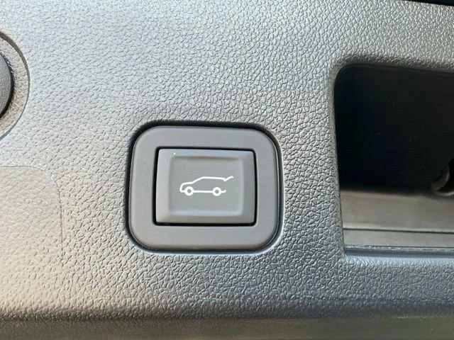 New 2026 Mosaic Black Metallic Chevrolet RS image 19