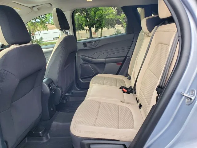 Used 2022 Blue Ford SE image 9