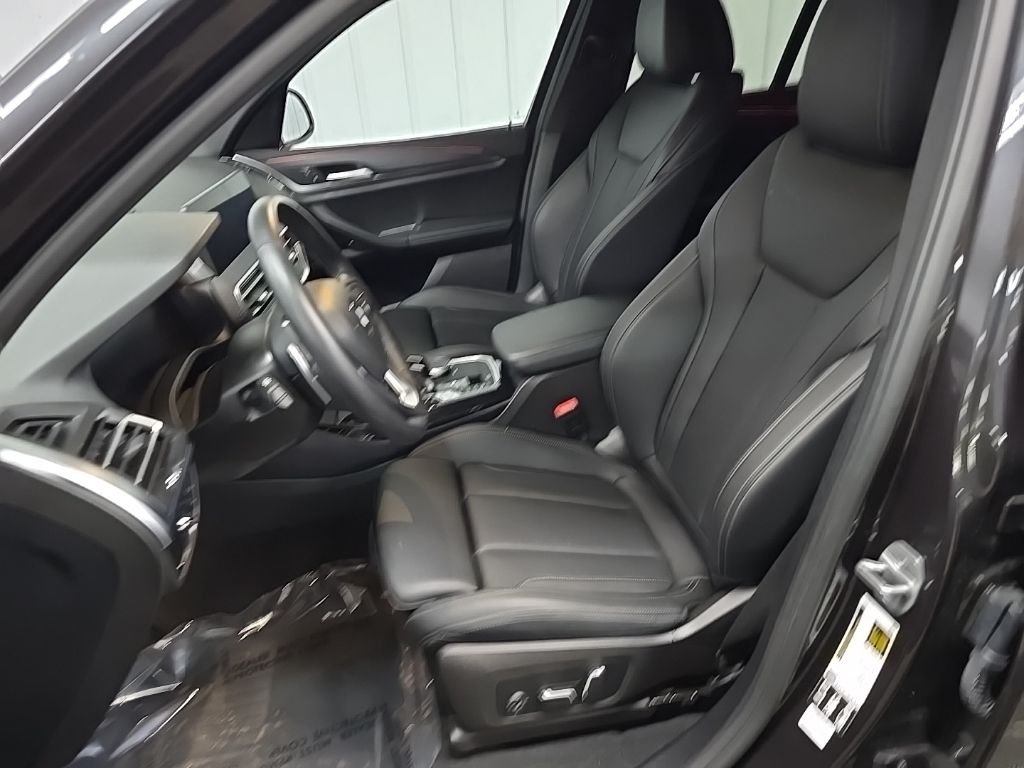 Used 2024 Gray BMW xDrive30i image 31