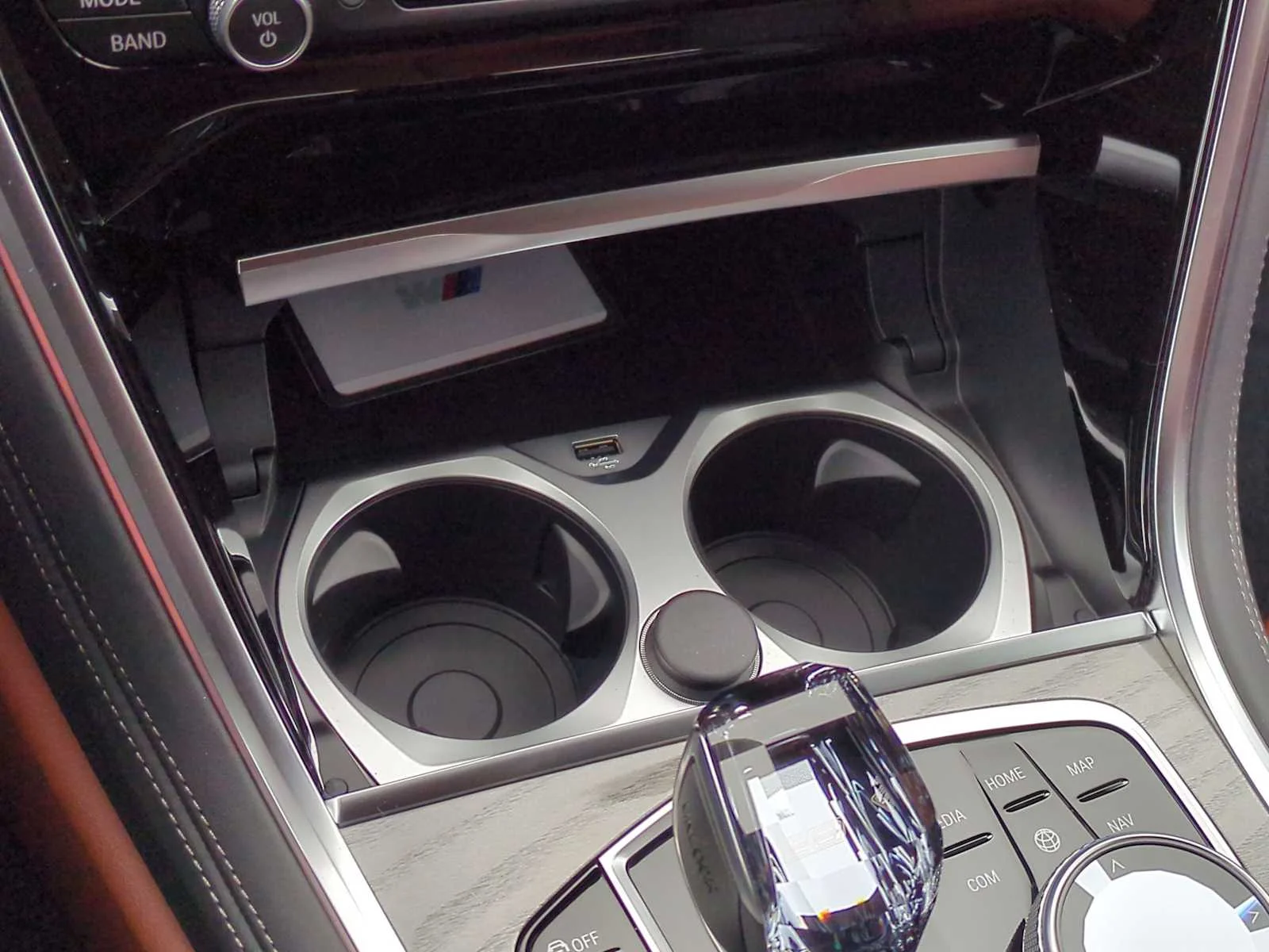 2026 BMW 8 Series 840i - Photo 33