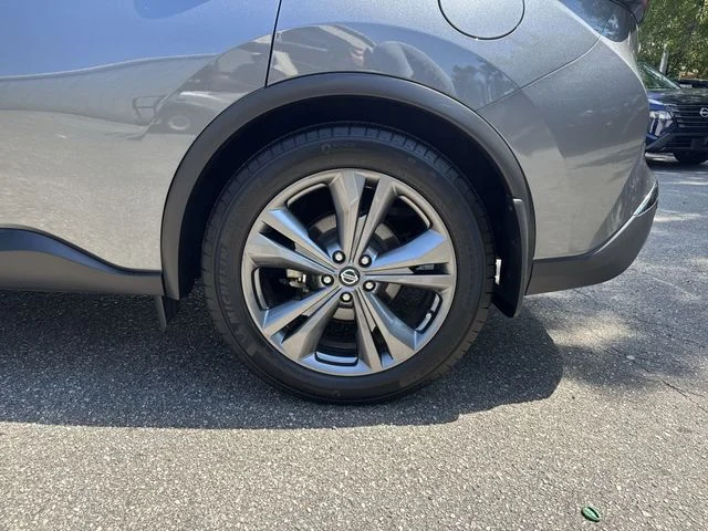Used 2020 Gray Nissan Platinum image 34