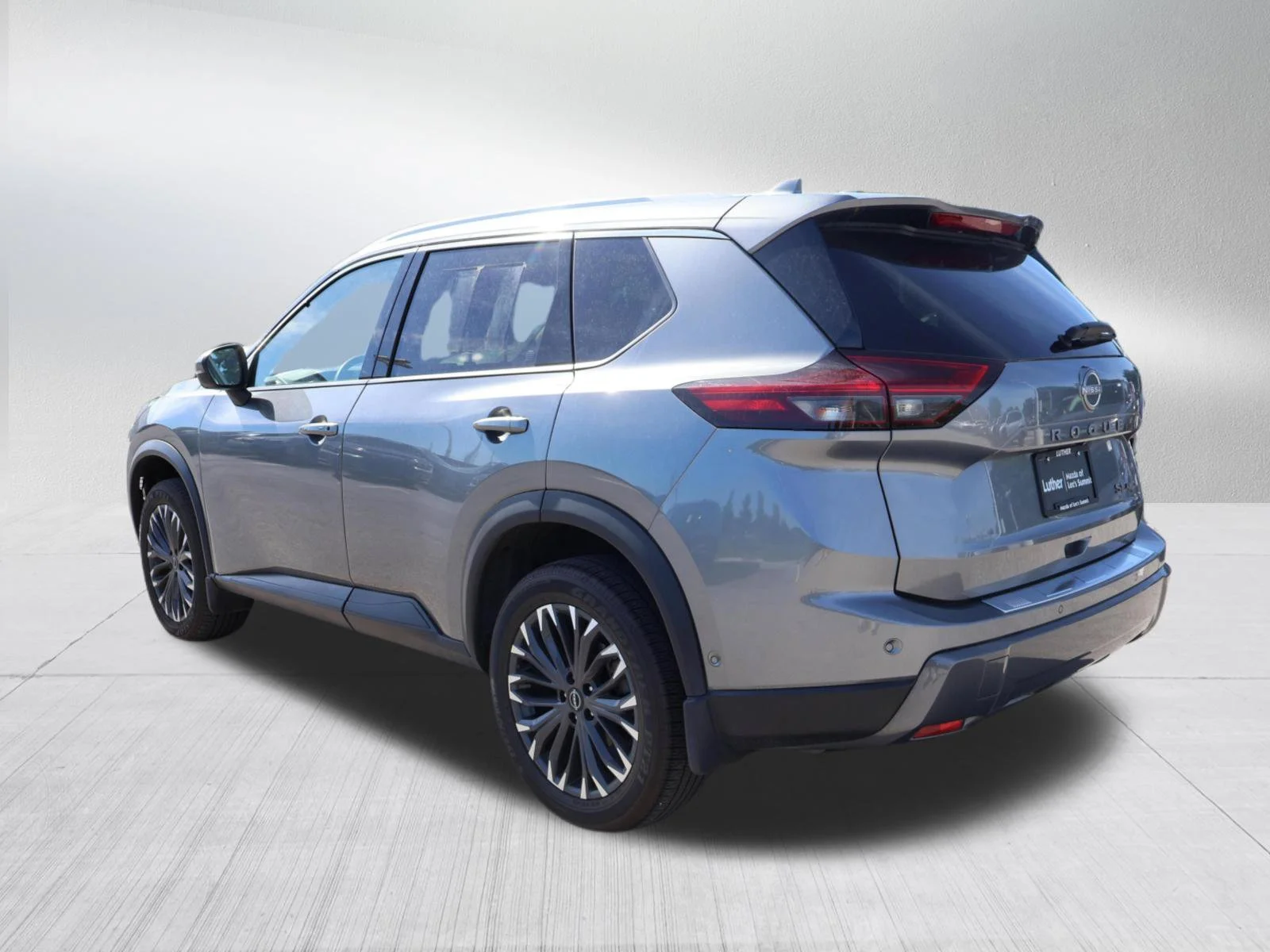 Used 2025 Gun Metallic Nissan SL image 5