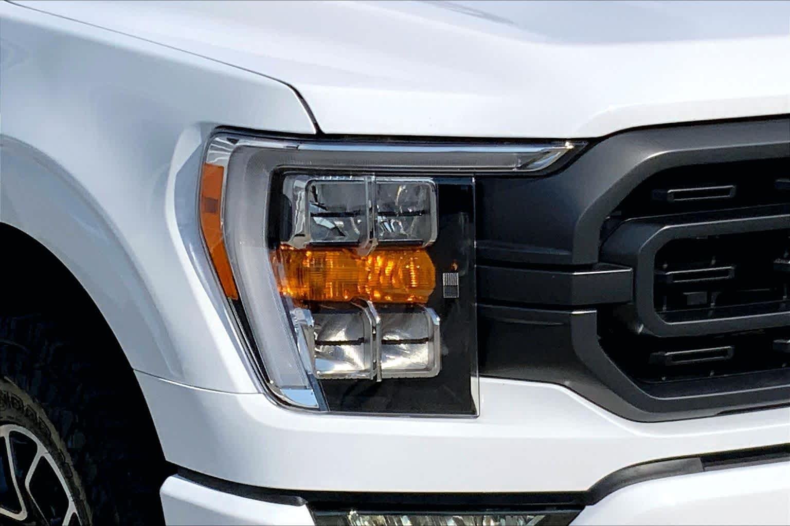 Used 2023 Oxford White Ford XLT image 24