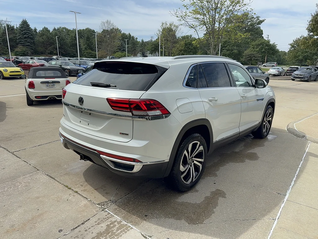 Used 2021 Pure White Volkswagen V6 SEL Premium 4Motion image 4