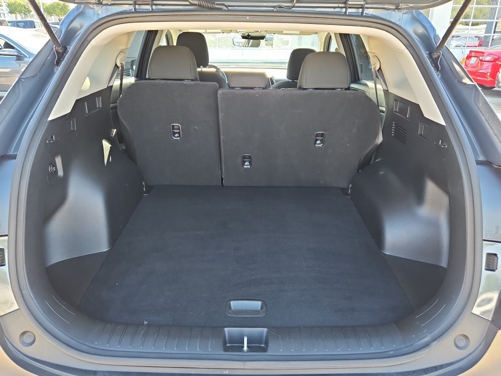 Used 2024 Gravity Gray Kia LX image 7