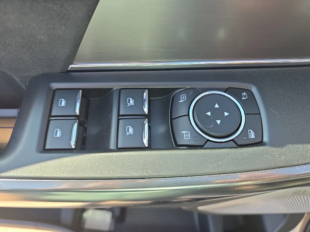 2025 Ford F-150 Platinum - Photo 11