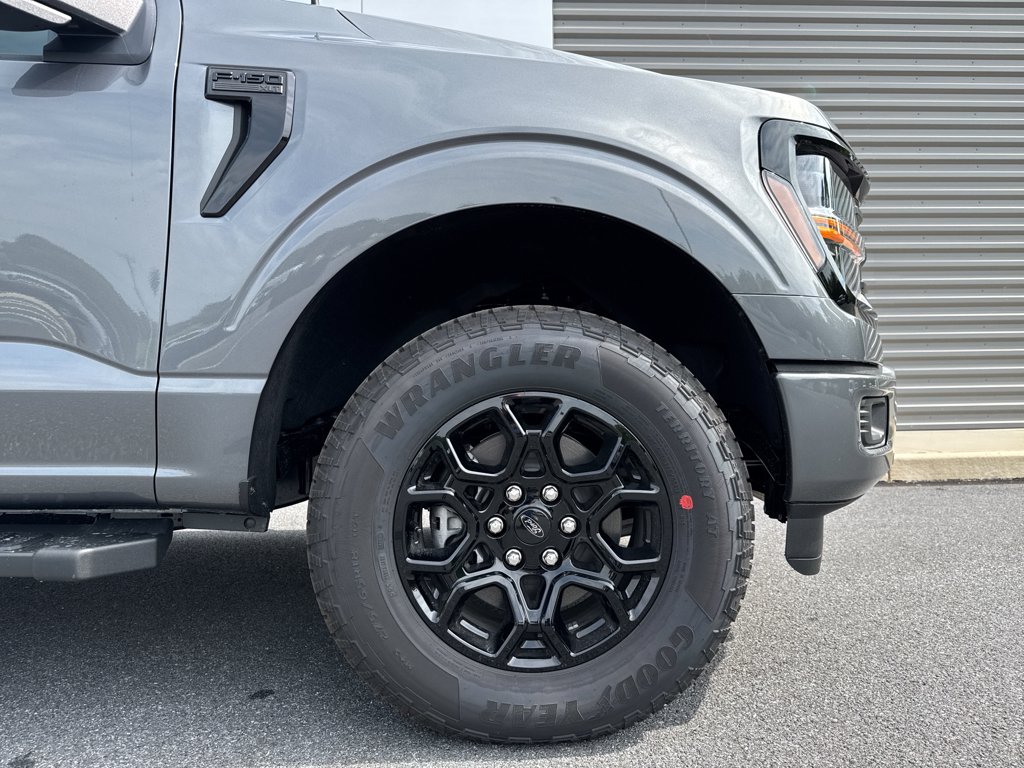 New 2026 Carbonized Gray Metallic Ford XLT image 18