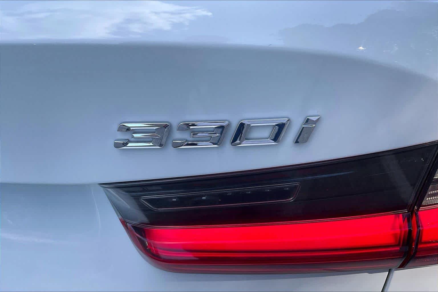 Used 2019 Alpine White BMW 330i xDrive image 9