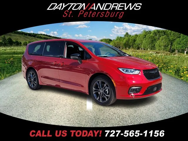 2026 Chrysler Pacifica Select's photo