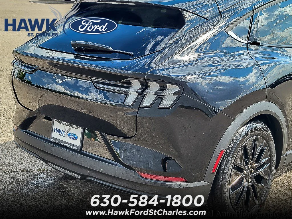 New 2026 Shadow Black Ford Select image 5