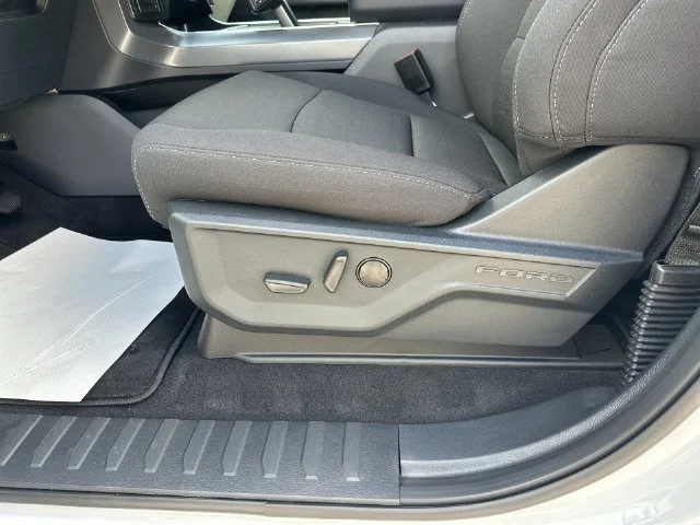 New 2026 Oxford White Ford XLT image 23