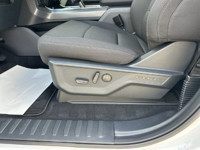 New 2026 Oxford White Ford XLT image 23