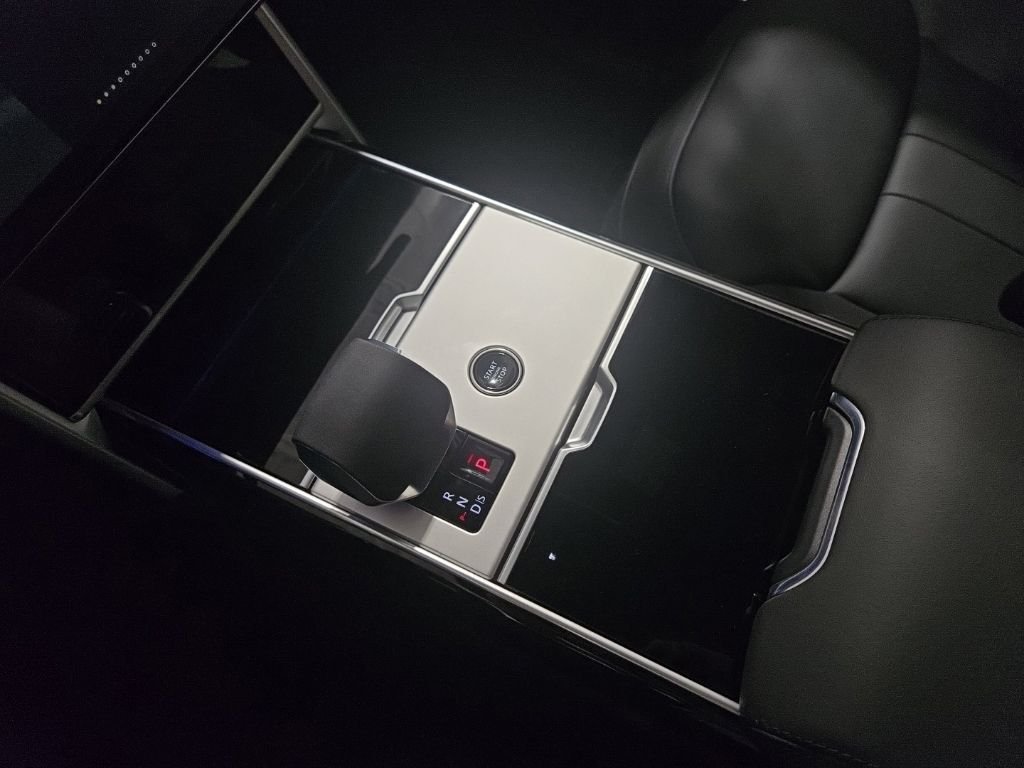 New 2026 Velocity Blue Land Rover SE image 13