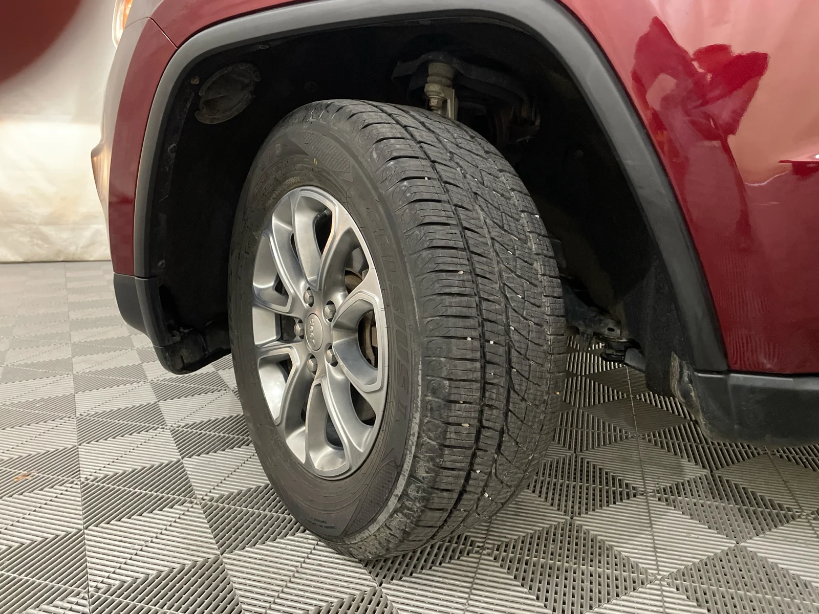 Used 2016 Velvet Red Pearlcoat Jeep Limited image 32