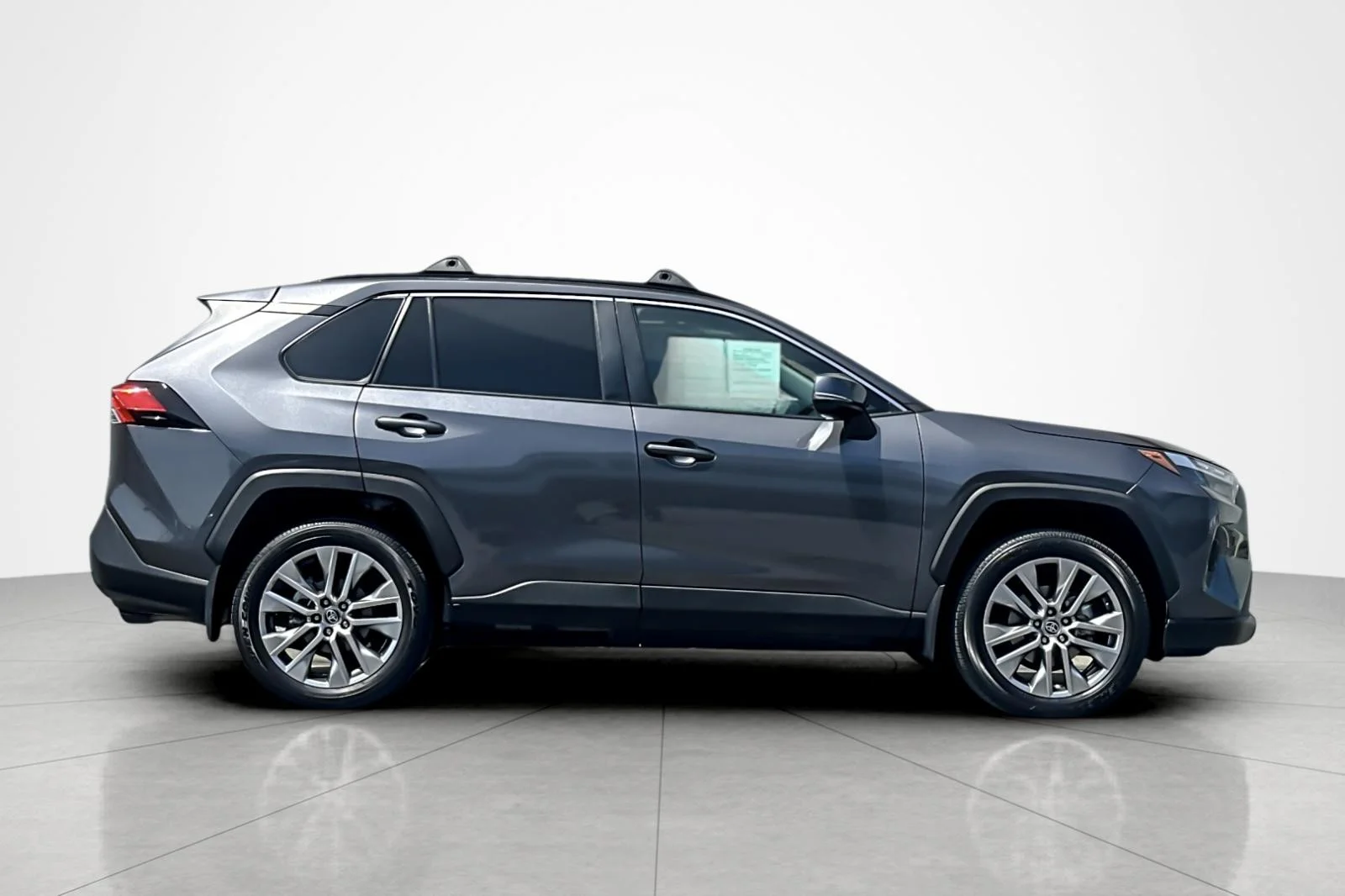 Certified Used 2022 MAGNETIC GRAY Toyota XLE Premium image 6