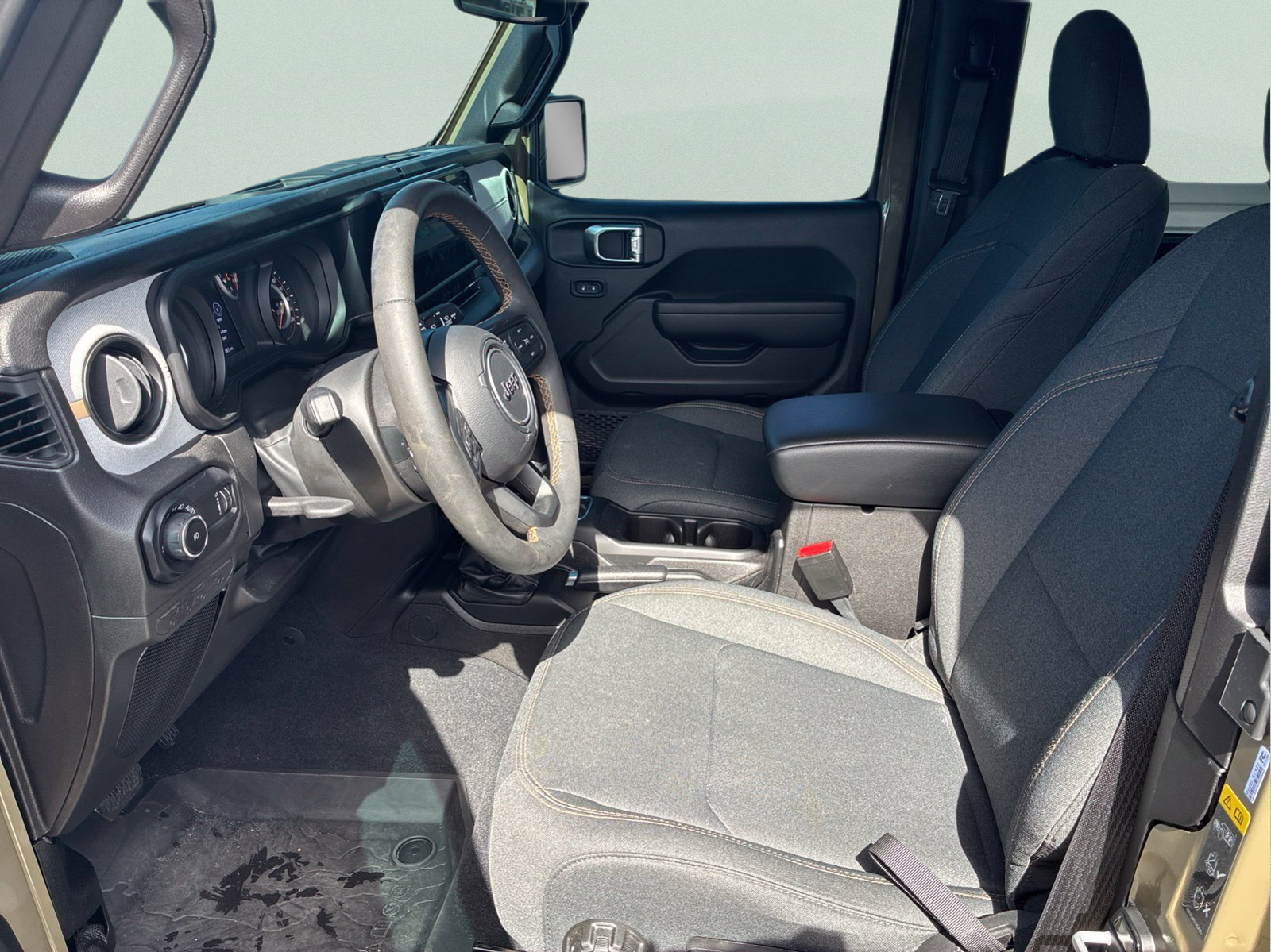 Used 2025 Green Jeep Sport S image 9