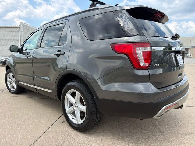 Used 2017 Gray Ford XLT image 4