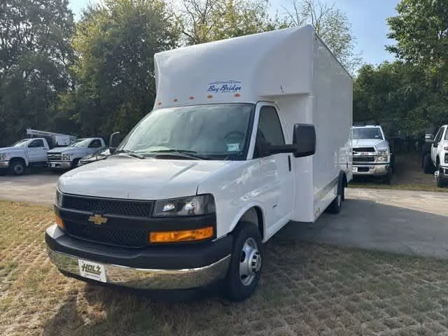 2025 Chevrolet Express Cutaway Base