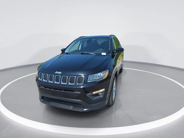 Used 2018 Black Jeep Latitude image 3