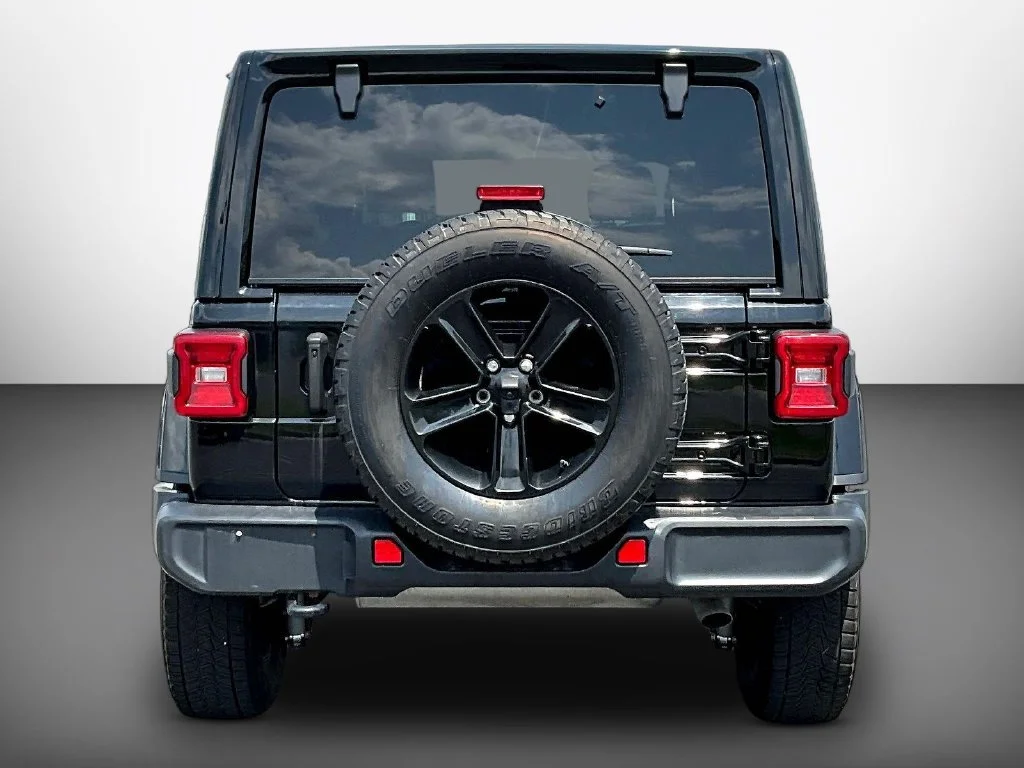Used 2022 Black Jeep Unlimited Sahara Altitude image 5