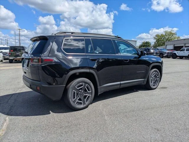 New 2026 Diamond Black Crystal Pearl-Coat Exterior Paint Jeep Laredo image 5