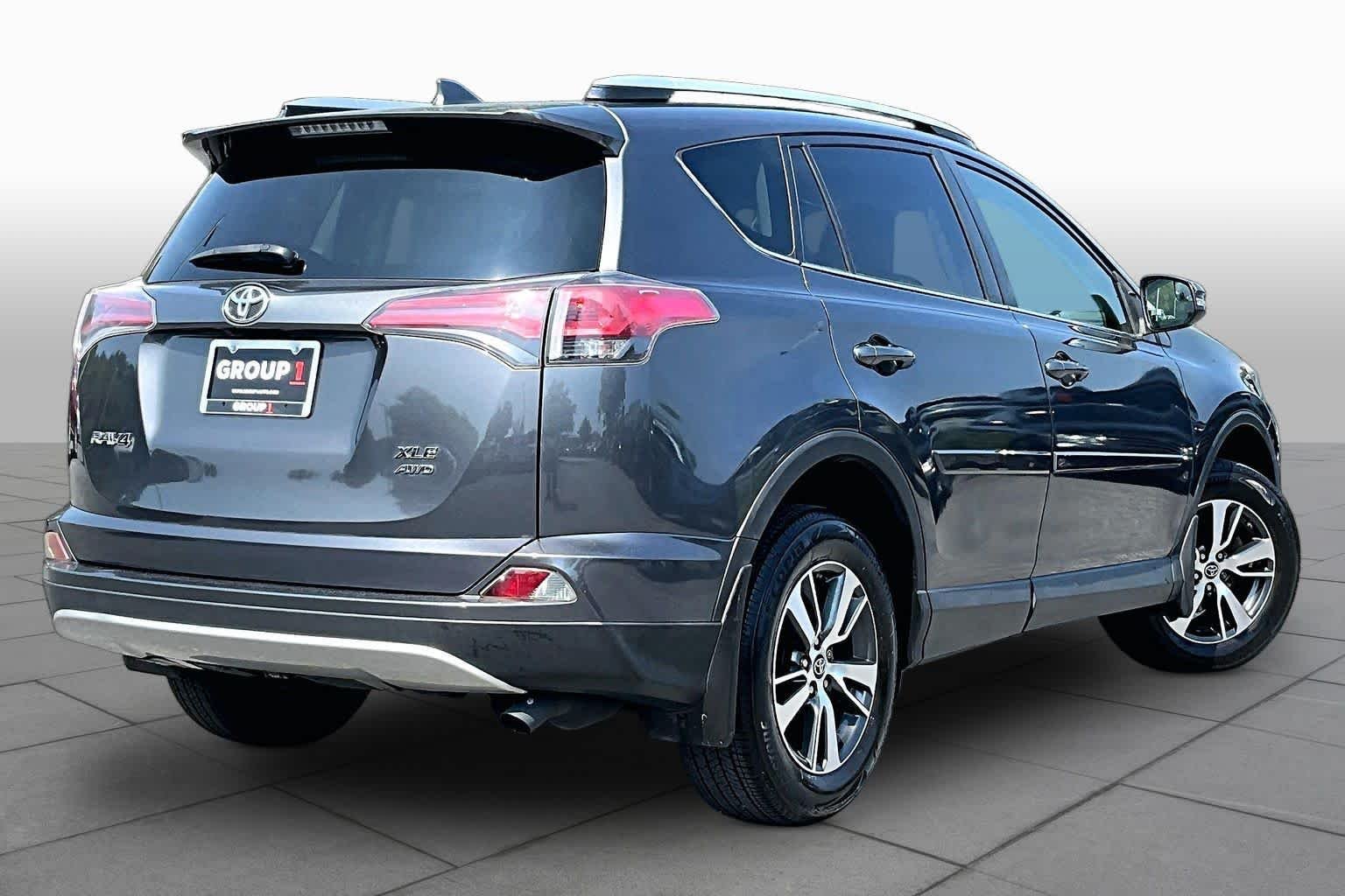 Used 2016 Magnetic Gray Metallic Toyota XLE image 13