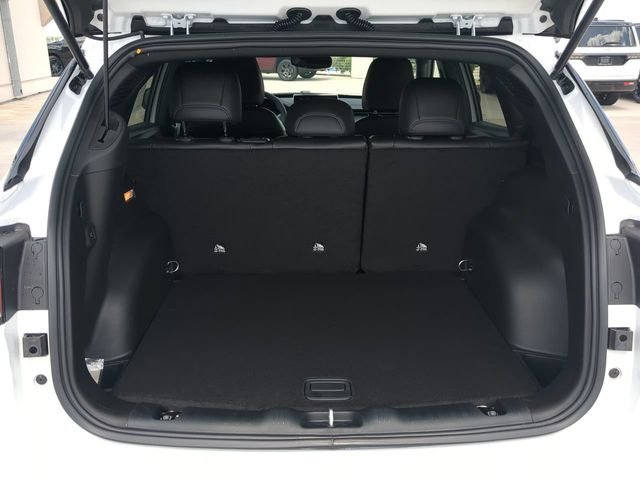 New 2026 Bright White Clearcoat Jeep Latitude image 14