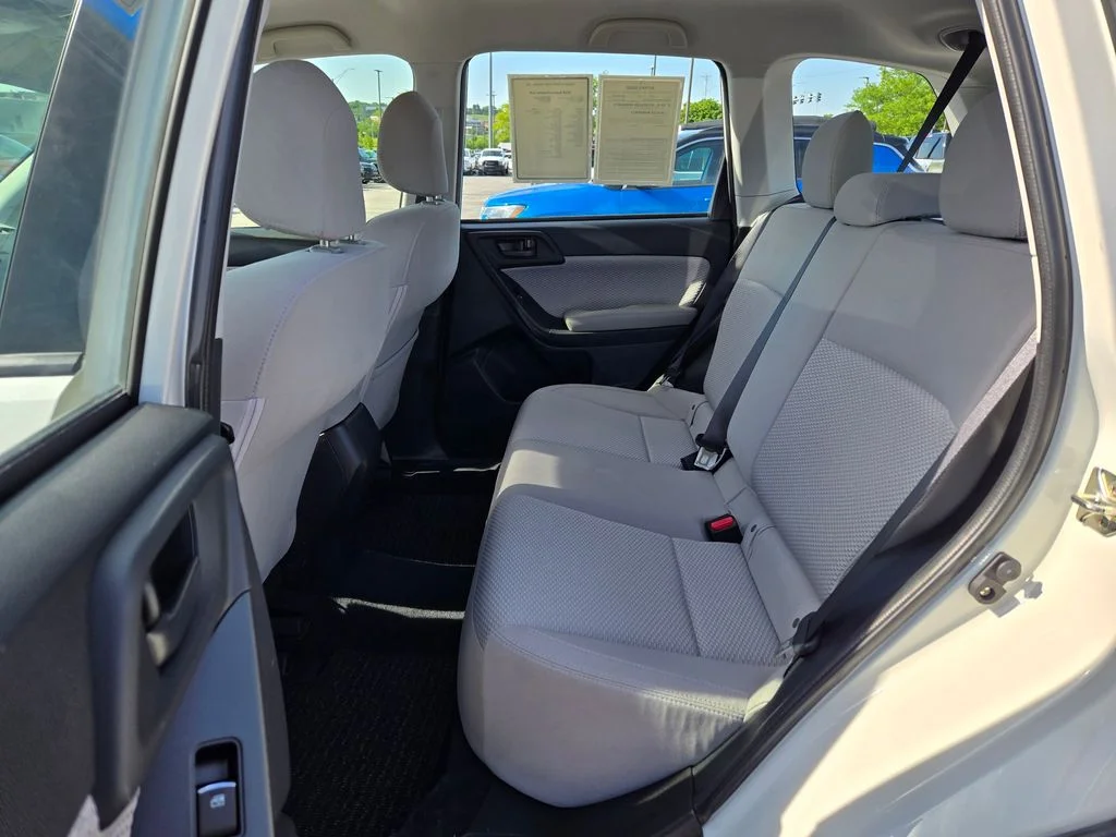 Used 2018 White Subaru 2.5i image 26