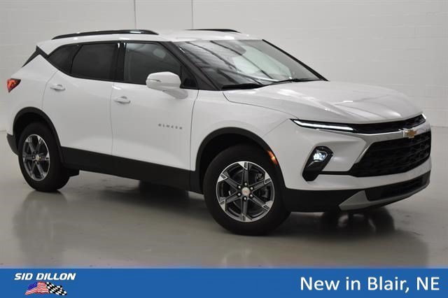 New 2026 Summit White Chevrolet 3LT image 11
