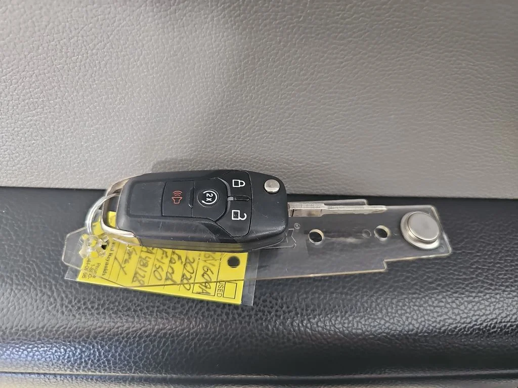 Used 2020 Silver Ford XLT image 39
