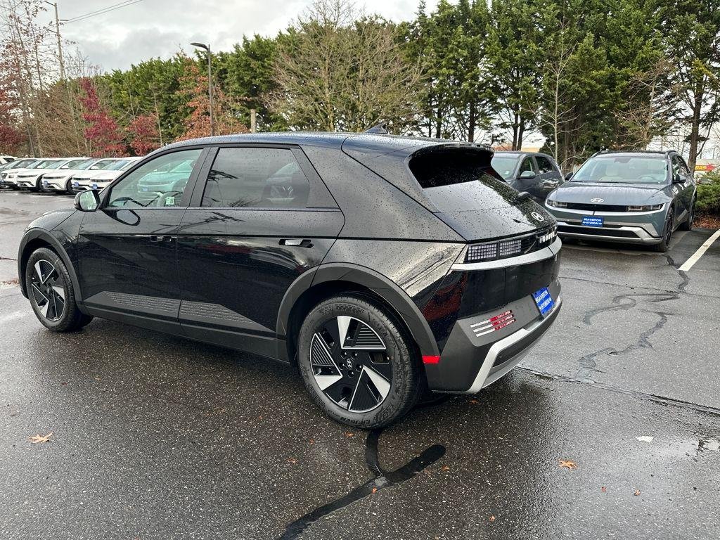 New 2026 Black Hyundai SEL image 4