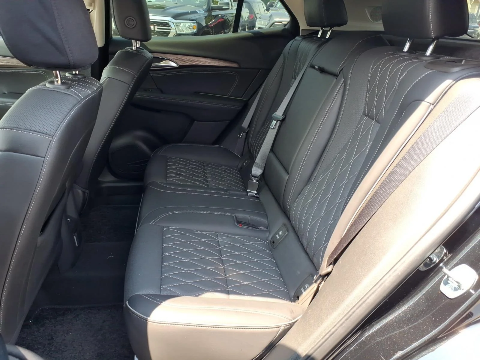 Used 2023 Ebony Twilight Metallic Buick Avenir image 21