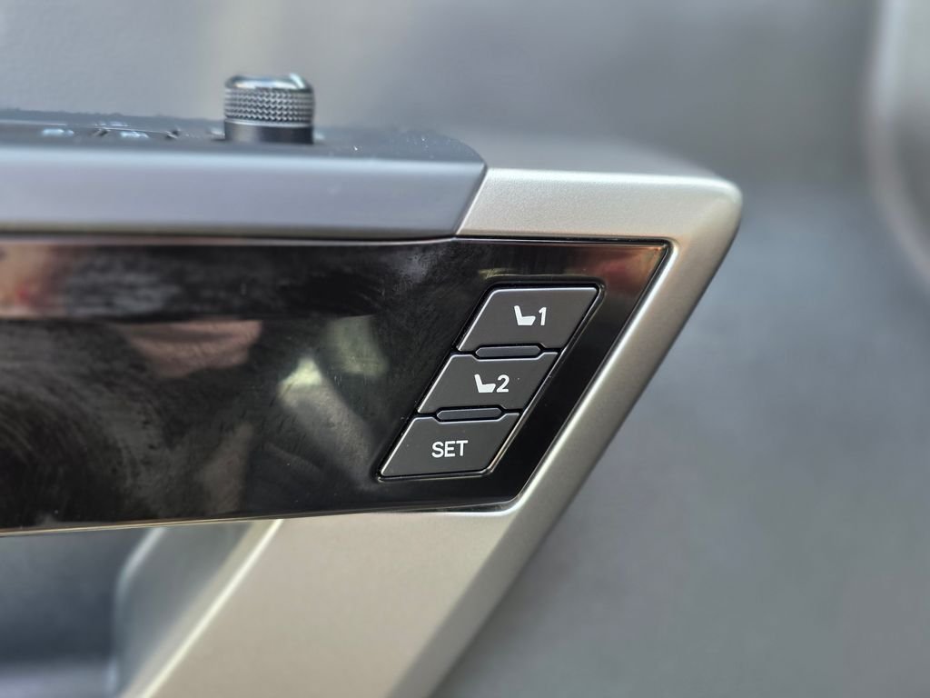 2025 Toyota Tundra Limited - Photo 23