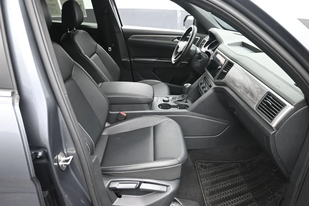 Used 2020 Gray Volkswagen 3.6L V6 SE w/Technology image 17