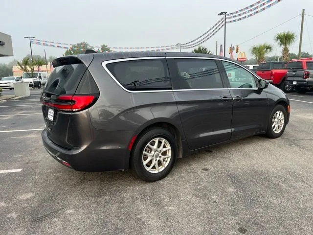 Used 2023 Gray Chrysler Touring L image 3
