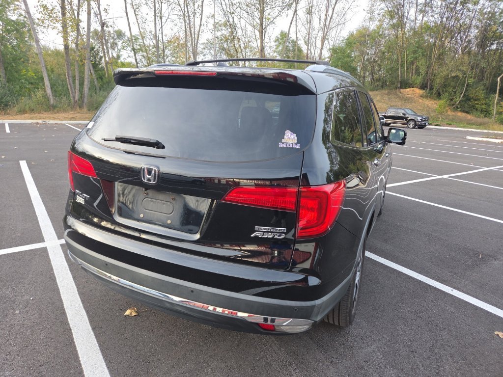 Used 2016  Honda Touring image 7