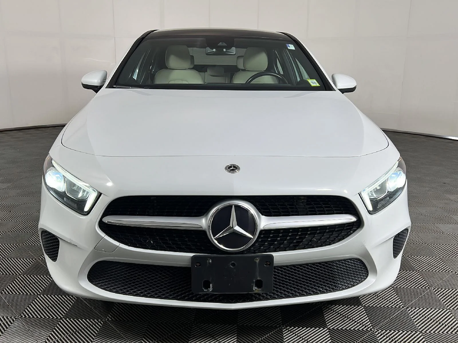 Used 2022 Digital White Metallic Mercedes-Benz A 220 image 24