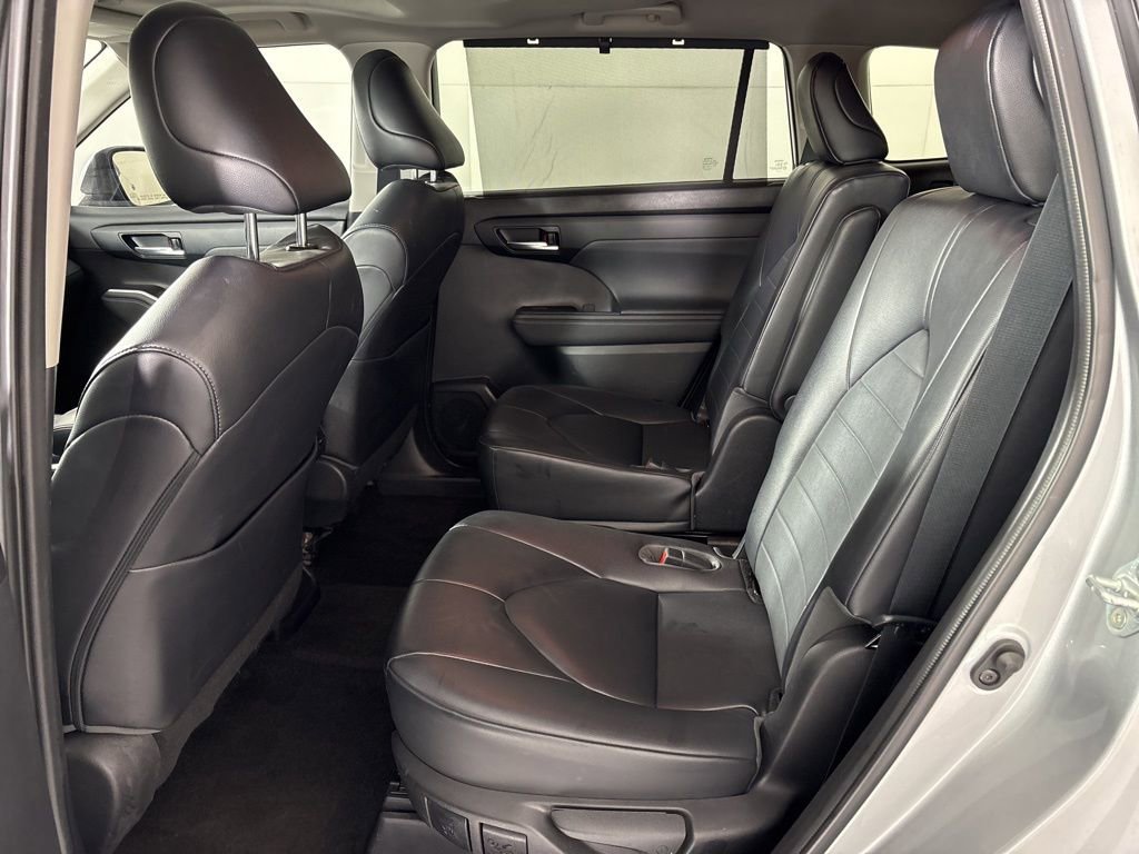 Used 2023 Silver Toyota L image 22