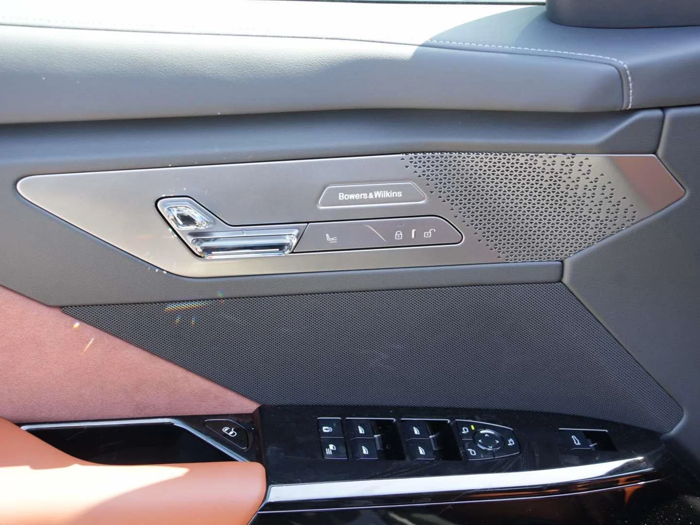 New 2027 Dravit Grey Metallic BMW 740i image 22