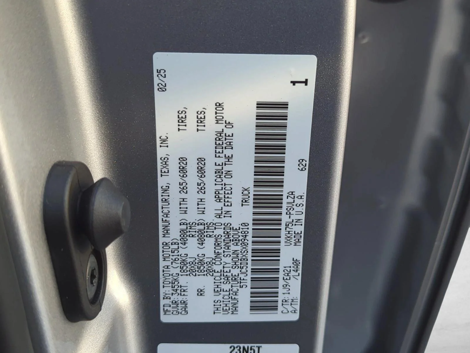 2025 Toyota Tundra Limited - Photo 18