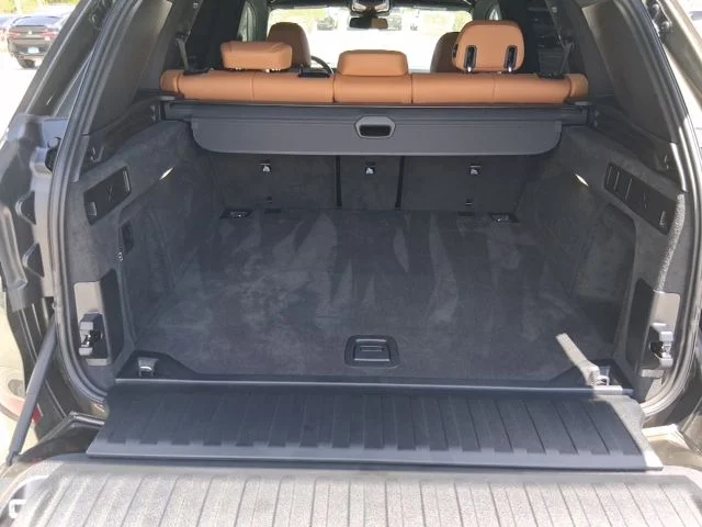 Used 2026 Green BMW sDrive40i image 6