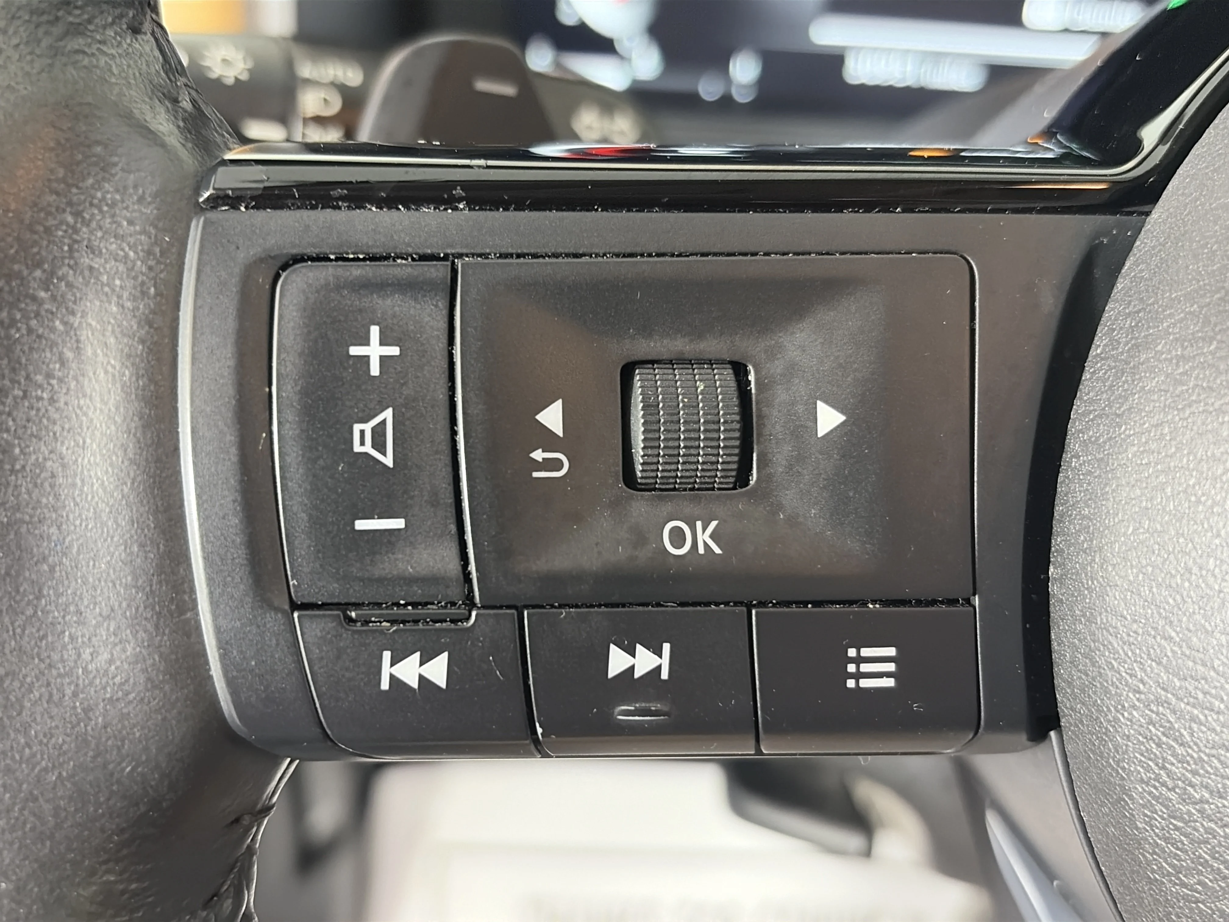 Used 2023 Scarlet Ember Tintcoat Nissan Platinum image 35