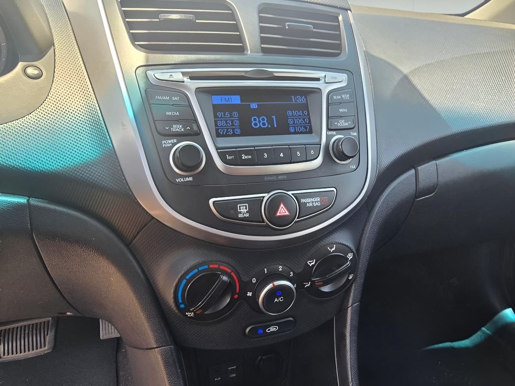 Used 2017 Pacific Blue Pearl Hyundai SE image 19