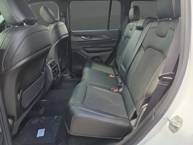 New 2025 Bright White Clear-Coat Exterior Paint Jeep Altitude X image 32