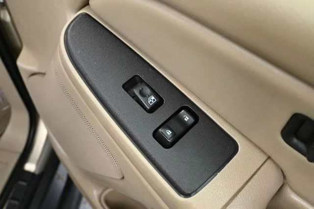 Used 2004 Beige Chevrolet Z71 image 34