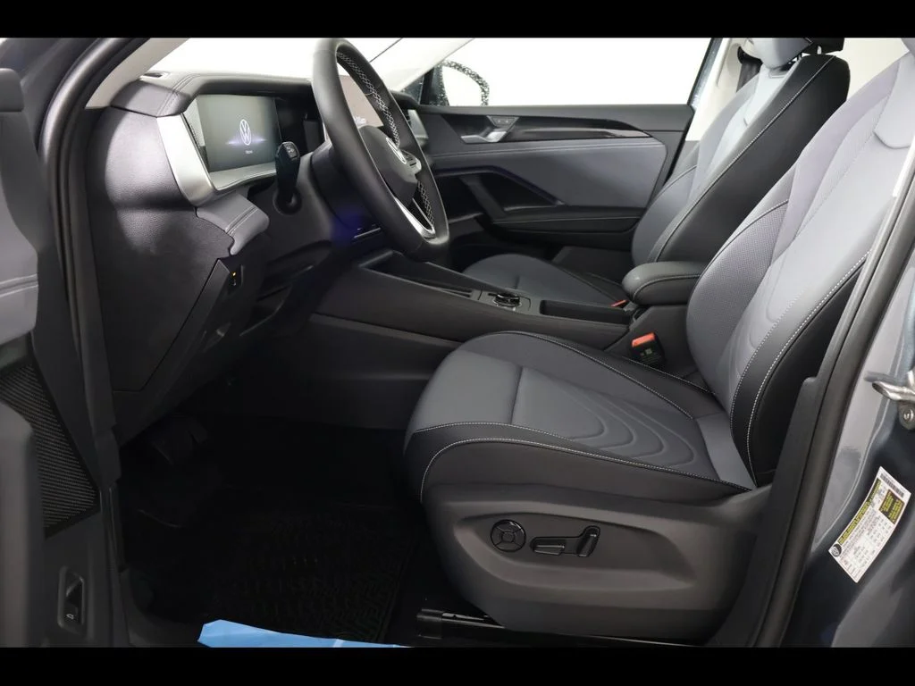 2026 Volkswagen Tiguan SE - Photo 14