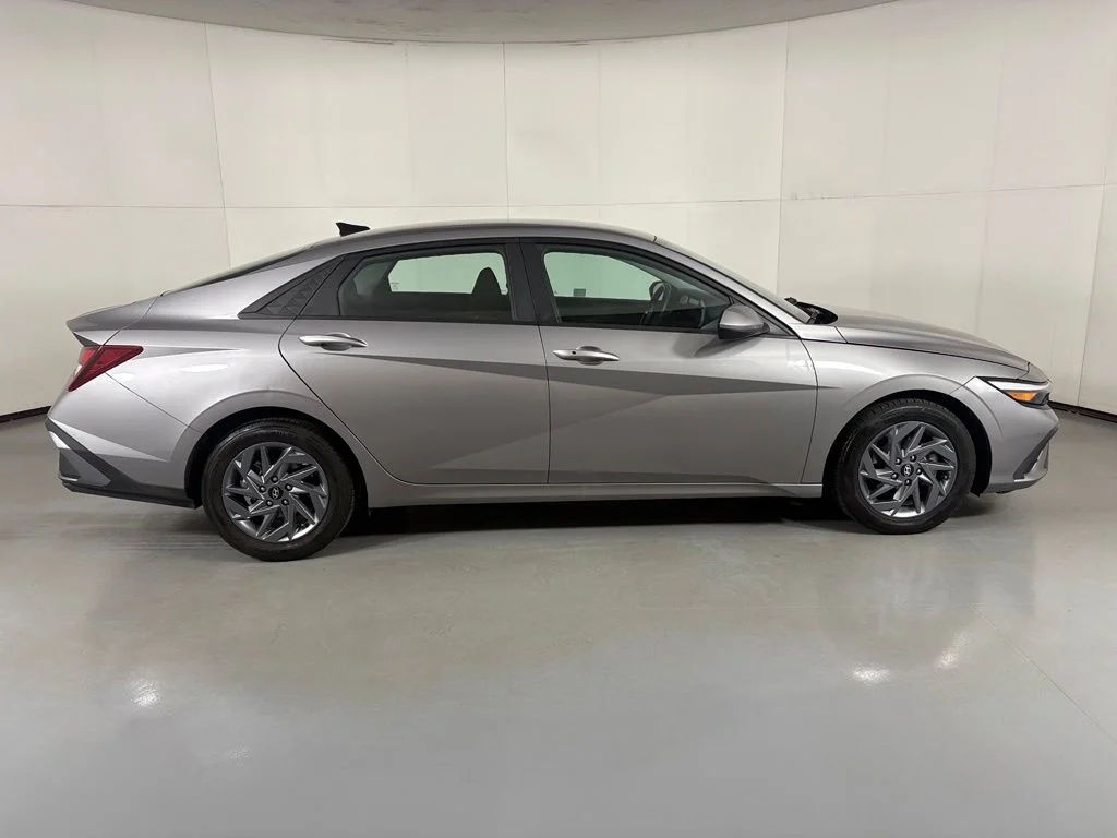 Used 2024 Silver Hyundai SEL image 10